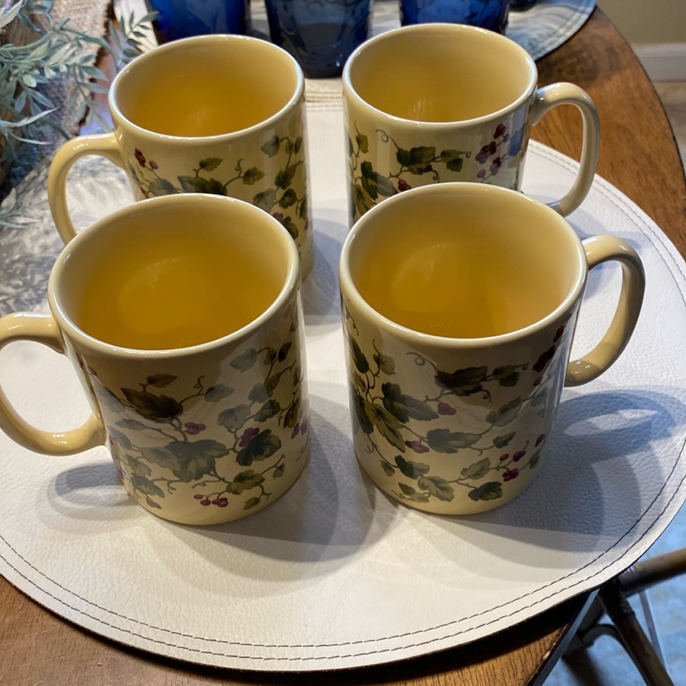 Vintage Waverly Garden Room Floral Manor coffee/tea mugs. Set of 4. Discontinued